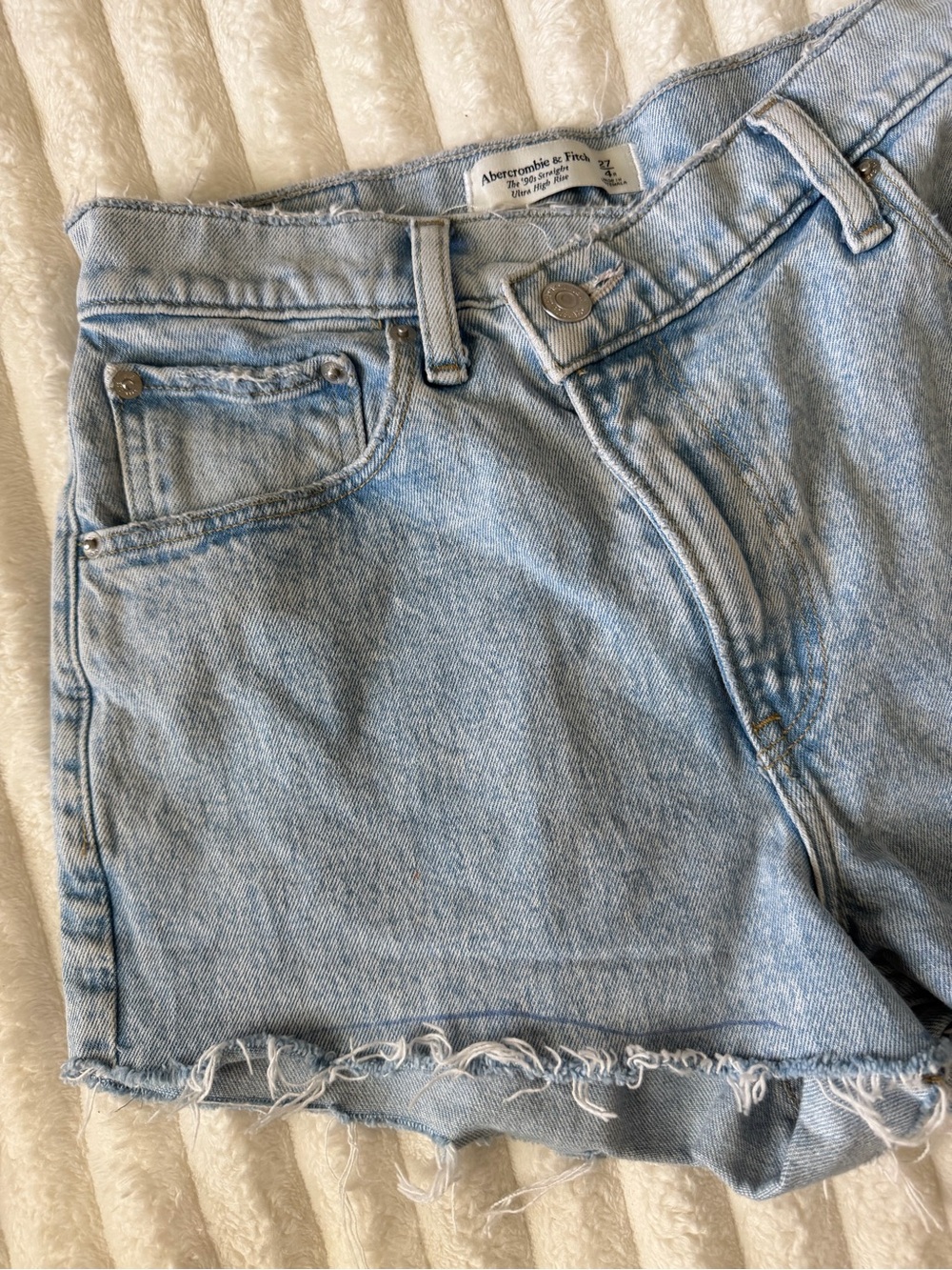 Abercrombie & Fitch The 90’s Straight Ultra High Rise Curve Love Shorts - Picture 2 of 7